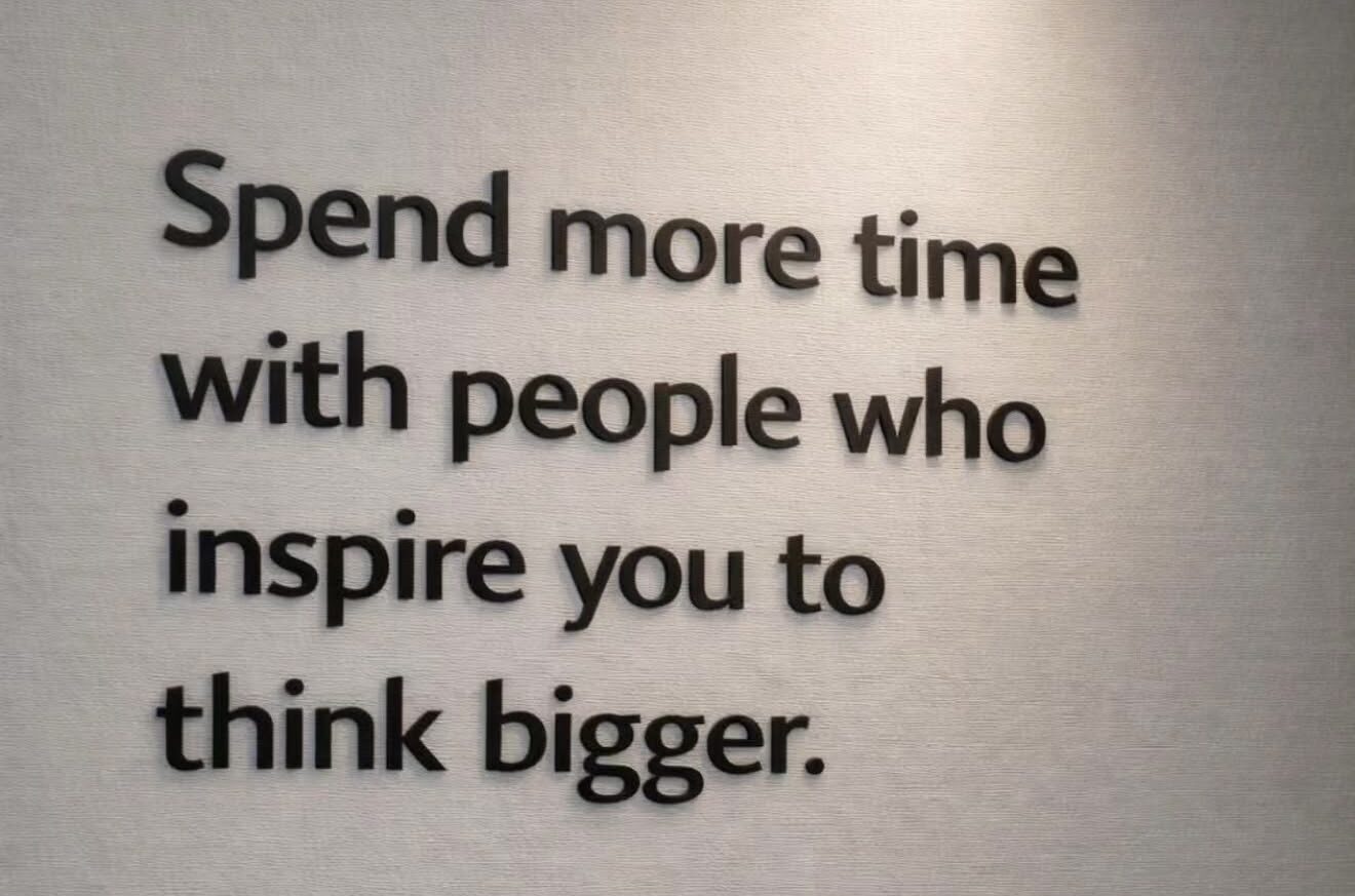 Spend more time with people who inspire you to think bigger. Onze praktijkruimte huren betekent kiezen voor een omgeving waar professionals elkaar versterken, ideeën delen en samen groeien.